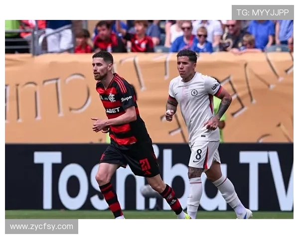 足球赛事中的意外时刻，如何影响比赛的最终结果